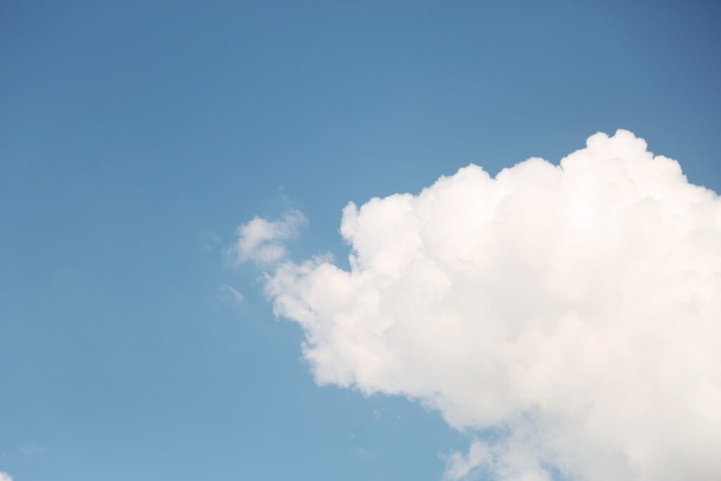 Photo Cloud computing: Cloud server SaaS: Software platform Article: Technology trends